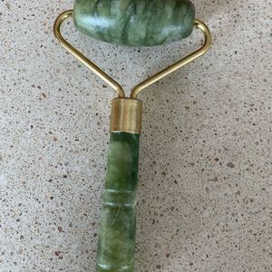 Jade face roller